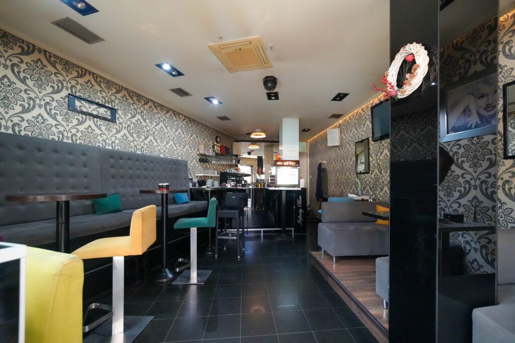 p050 Infinity Caffe bar